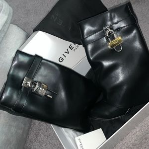 Blk leather ankle boots